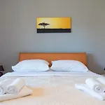 Апартаменти For Six With Free Parking Задар