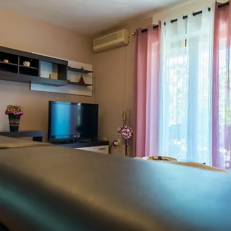 Apartment For Six With Free Parking *