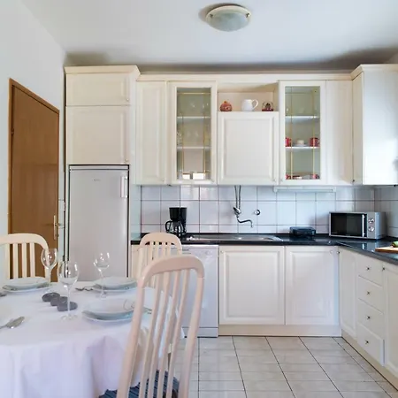 For Six With Free Parking Apartment Zadar